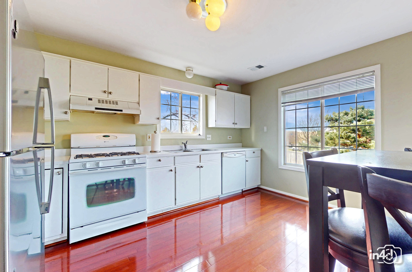 2450 Raleigh Court #2, Schaumburg, IL 60193