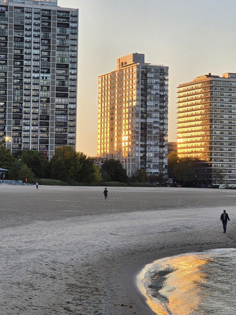 5757 N Sheridan Road #3J, Chicago, IL 60660