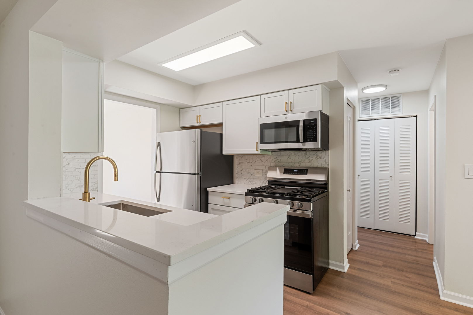 3324 Greenwich Lane, Island Lake, IL 60042