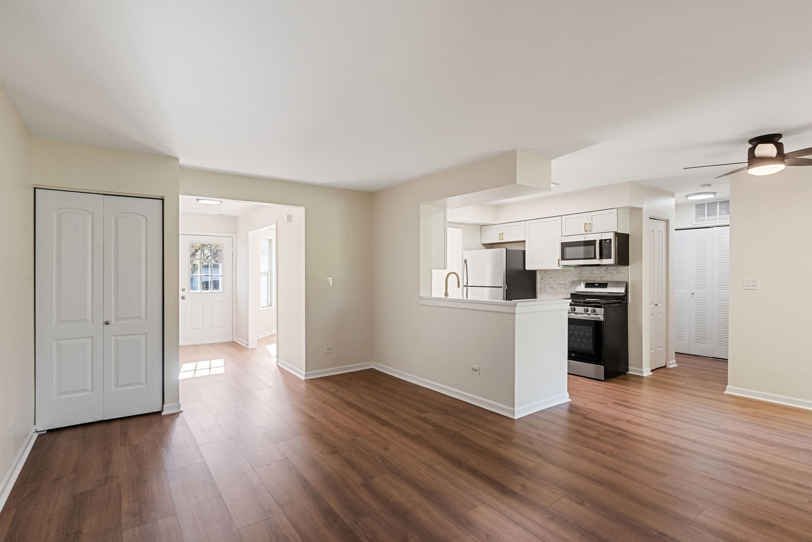 3324 Greenwich Lane, Island Lake, IL 60042