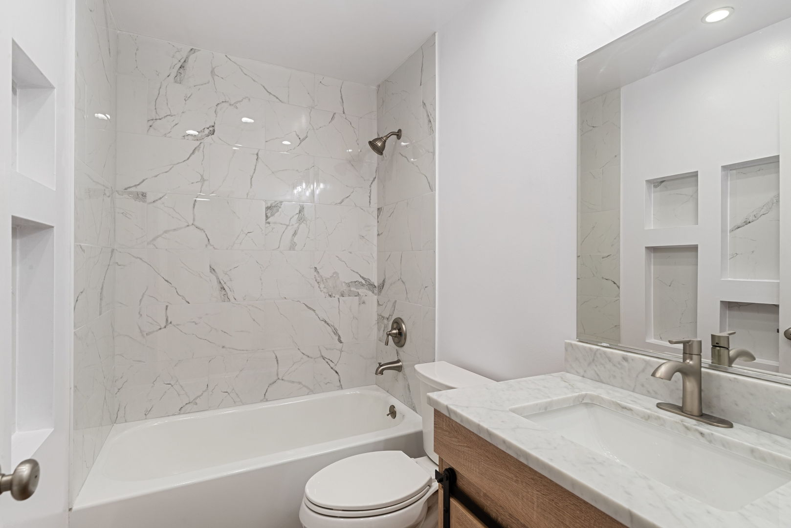 3324 Greenwich Lane, Island Lake, IL 60042