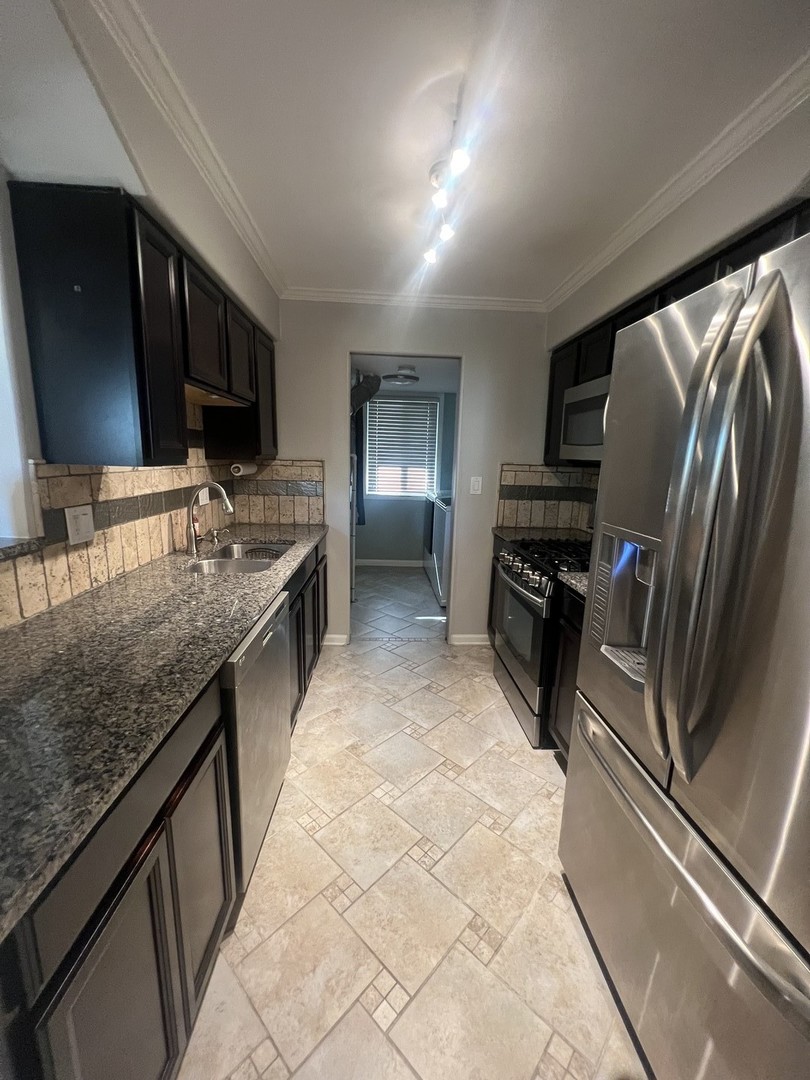 2023 Raleigh Place, Hoffman Estates, IL 60169