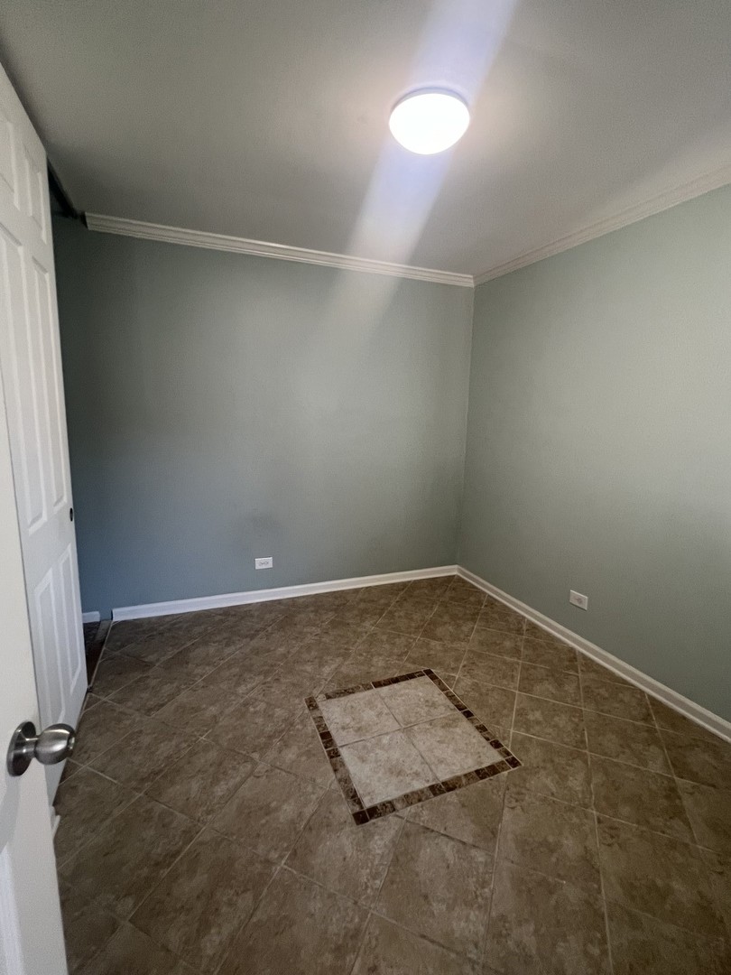 2023 Raleigh Place, Hoffman Estates, IL 60169