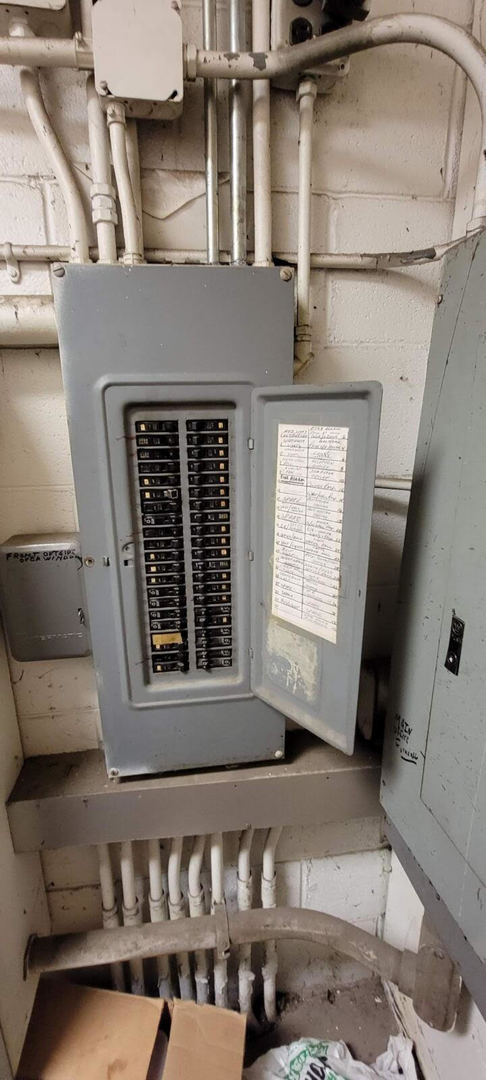 814 S Westwood Avenue, Addison, IL 60101