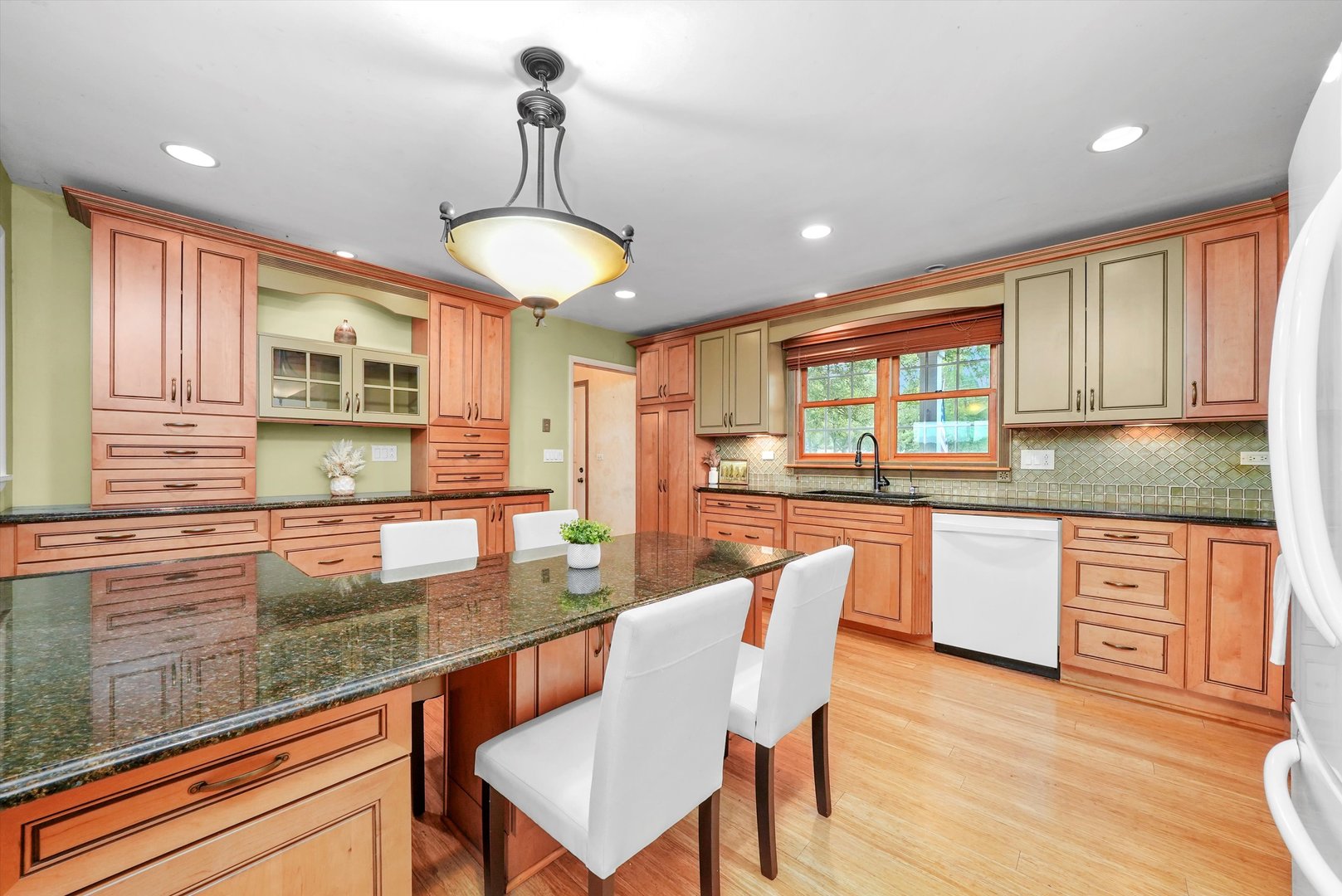 1406 W Lincoln Road, McHenry, IL 60051