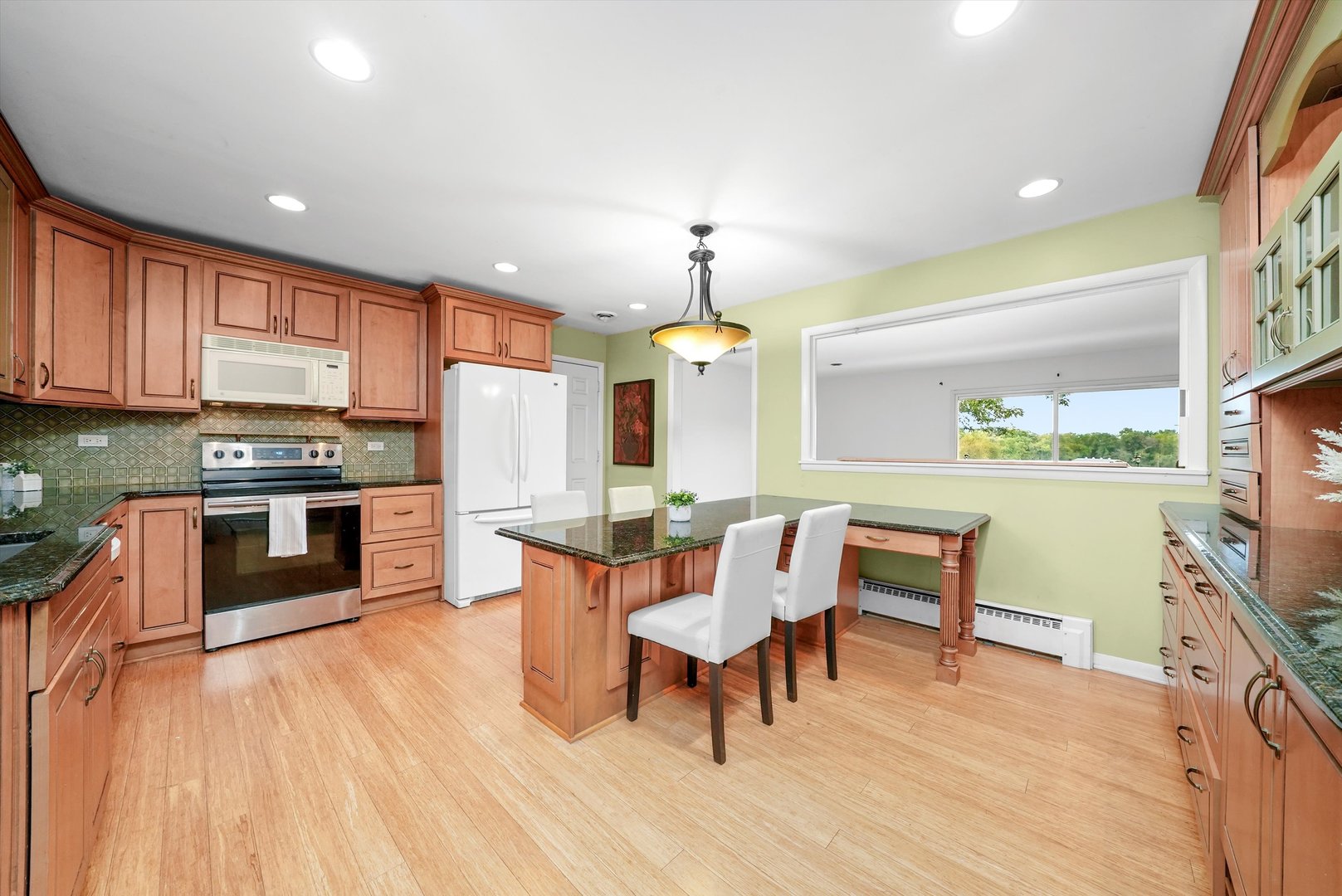 1406 W Lincoln Road, McHenry, IL 60051