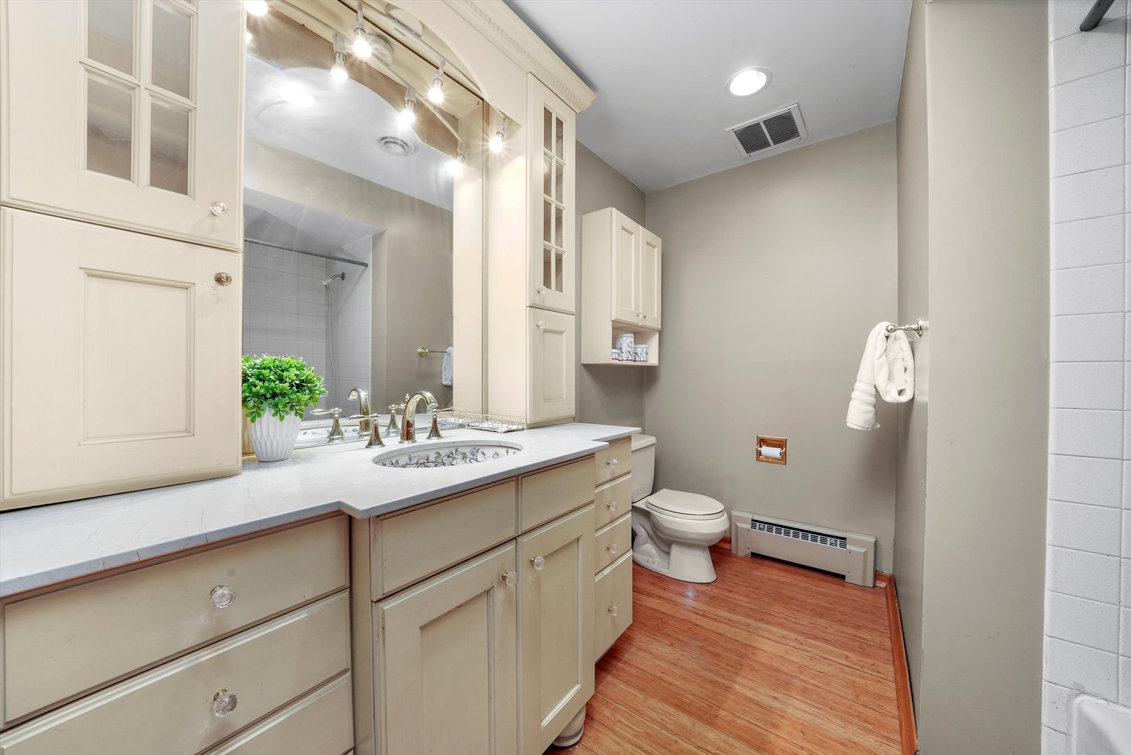 1406 W Lincoln Road, McHenry, IL 60051