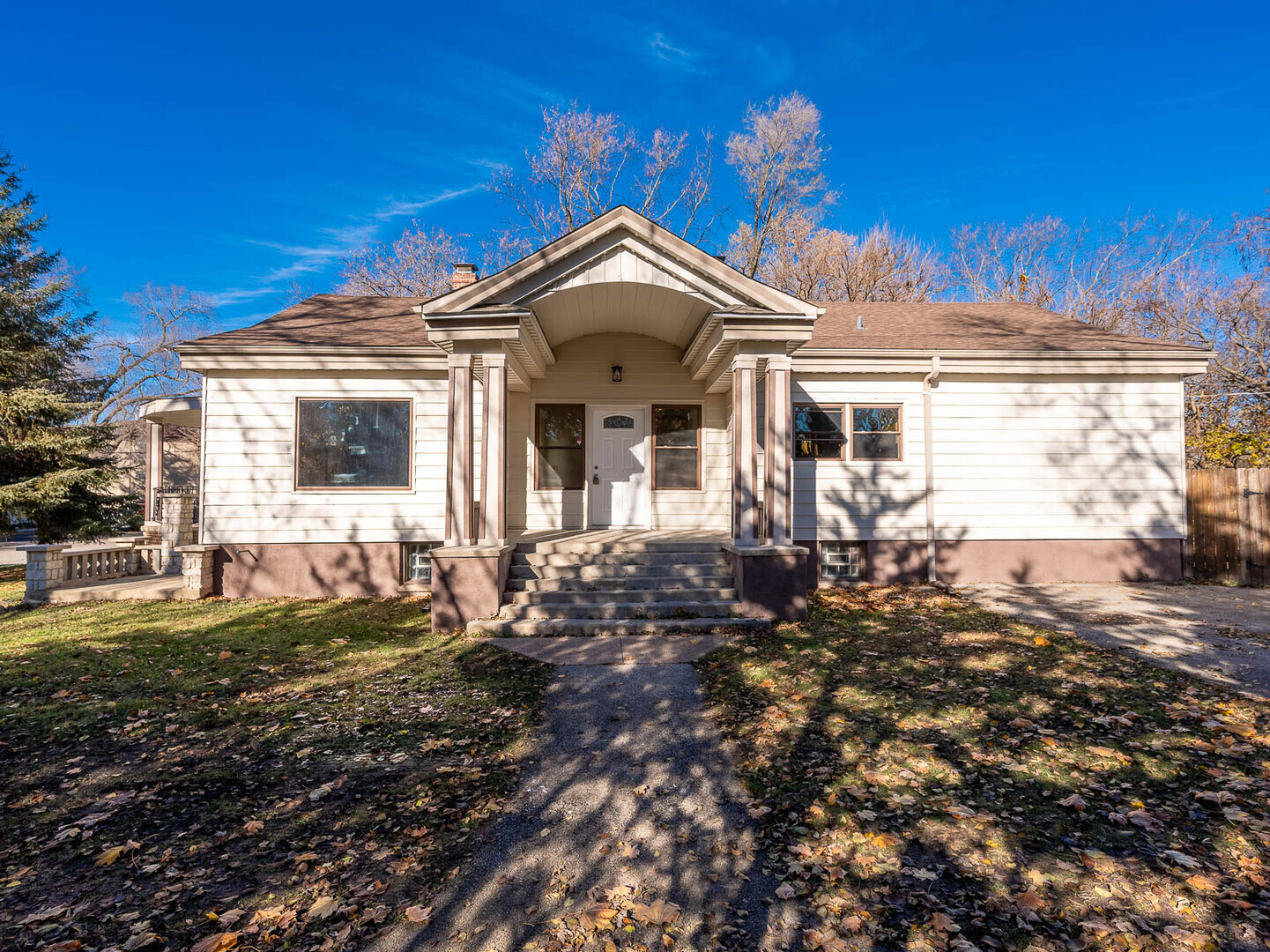 329 Grove Avenue, Wood Dale, IL 60191