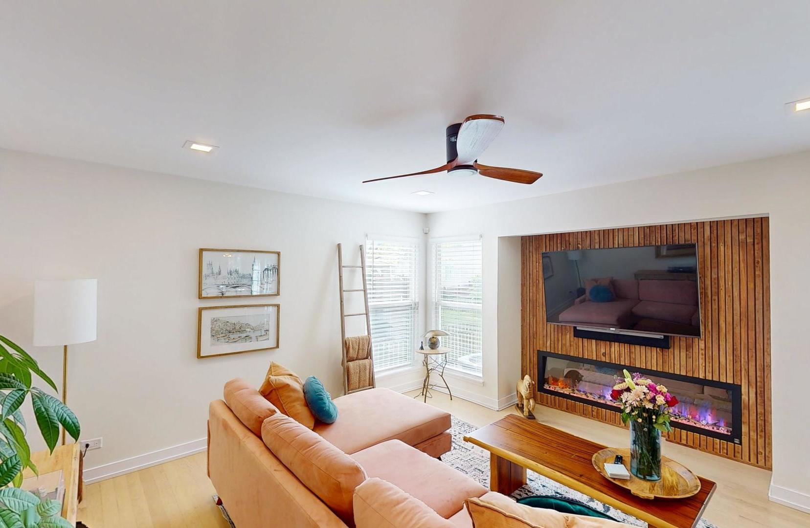 2207 Periwinkle Lane, Naperville, IL 60540