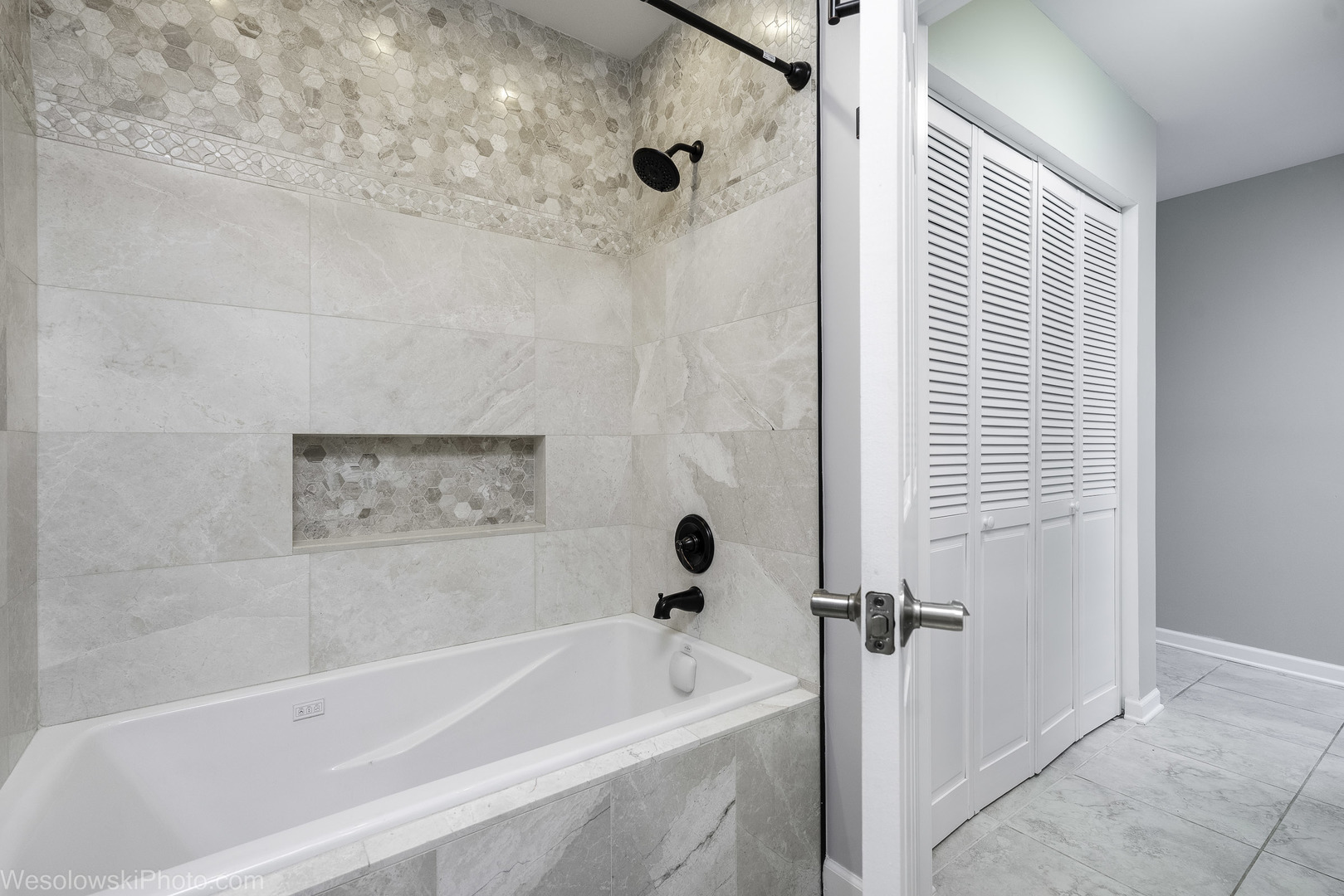 124 Midway Lane, Vernon Hills, IL 60061