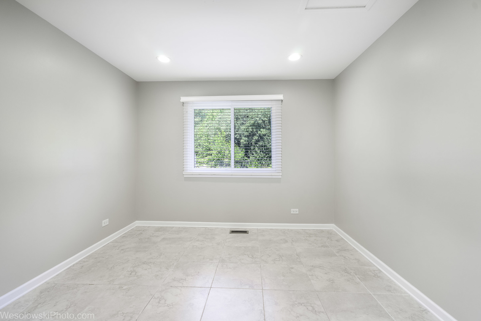 124 Midway Lane, Vernon Hills, IL 60061