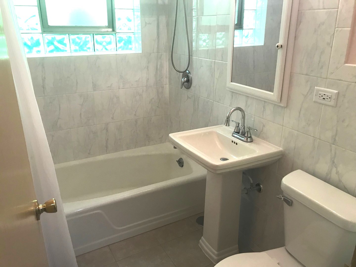 725 BUSSE Highway #10, Park Ridge, IL 60068