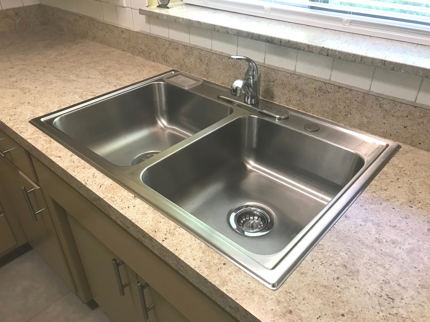 725 BUSSE Highway #10, Park Ridge, IL 60068