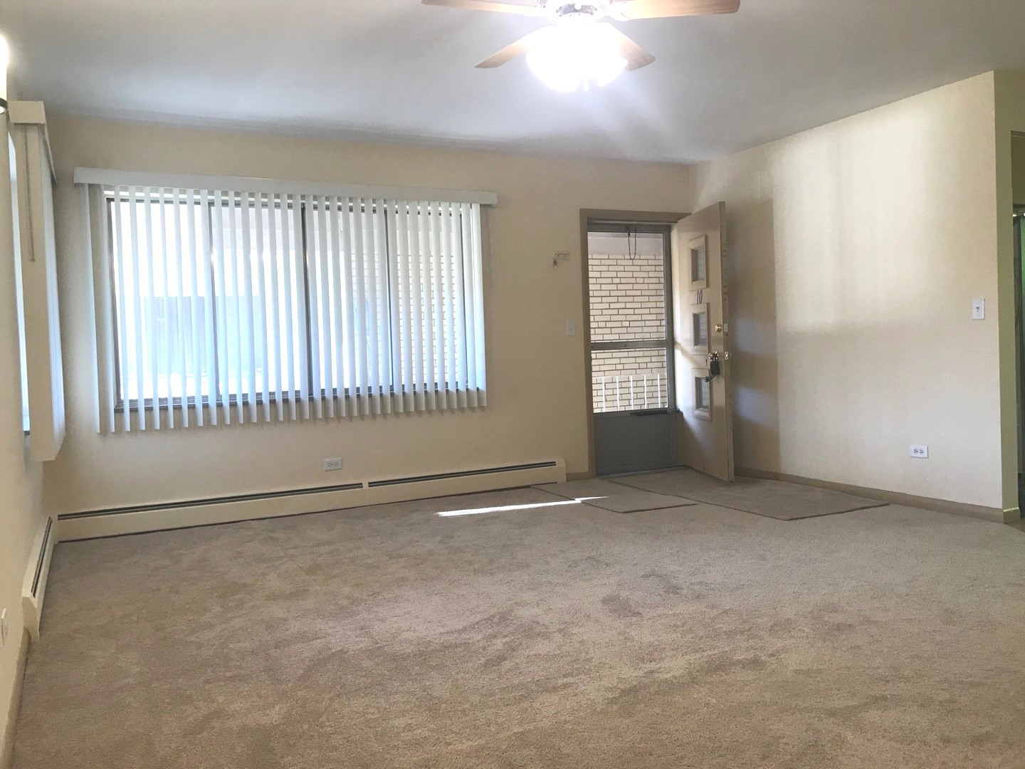 725 BUSSE Highway #10, Park Ridge, IL 60068