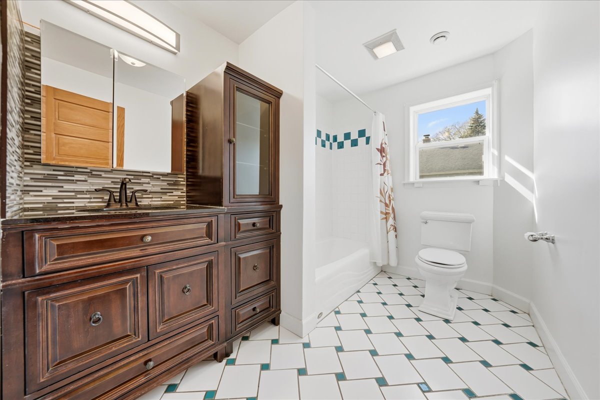 317 E Dearborn Street, Plano, IL 60545