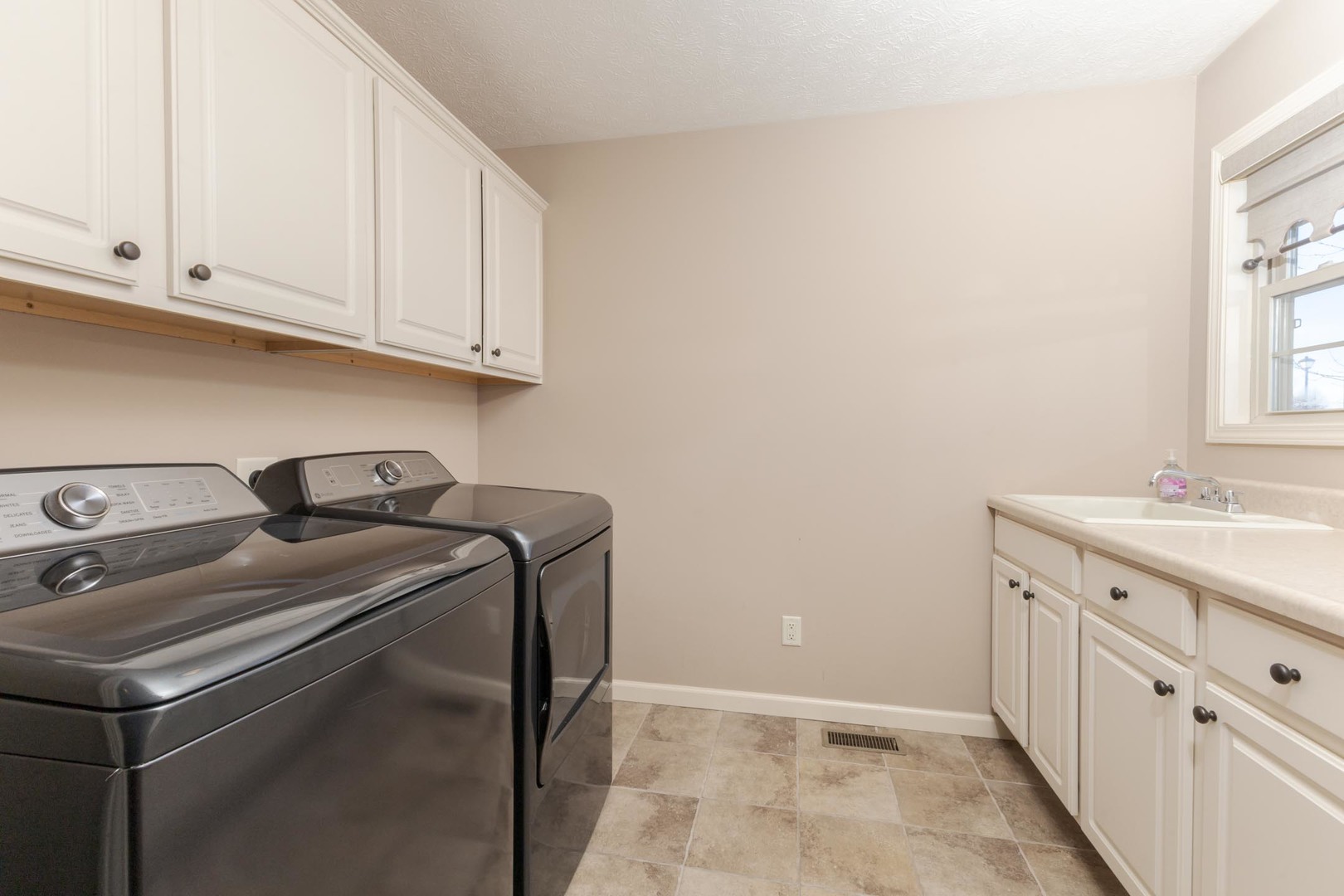 1646 Belclare Road, Normal, IL 61761