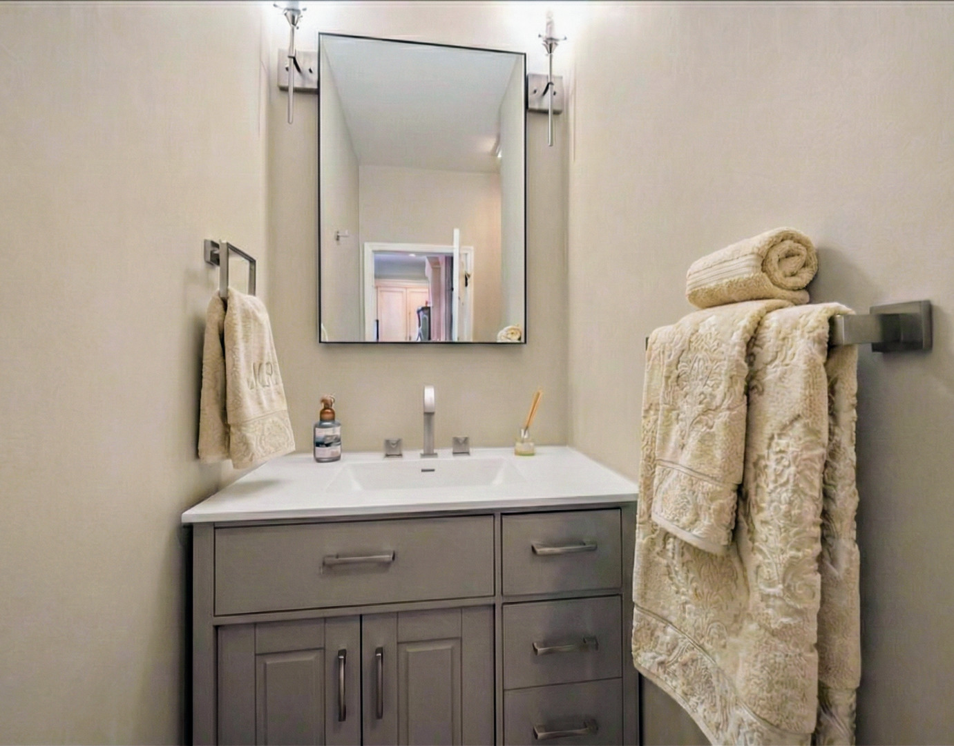 142 N Dixon Drive, Batavia, IL 60510