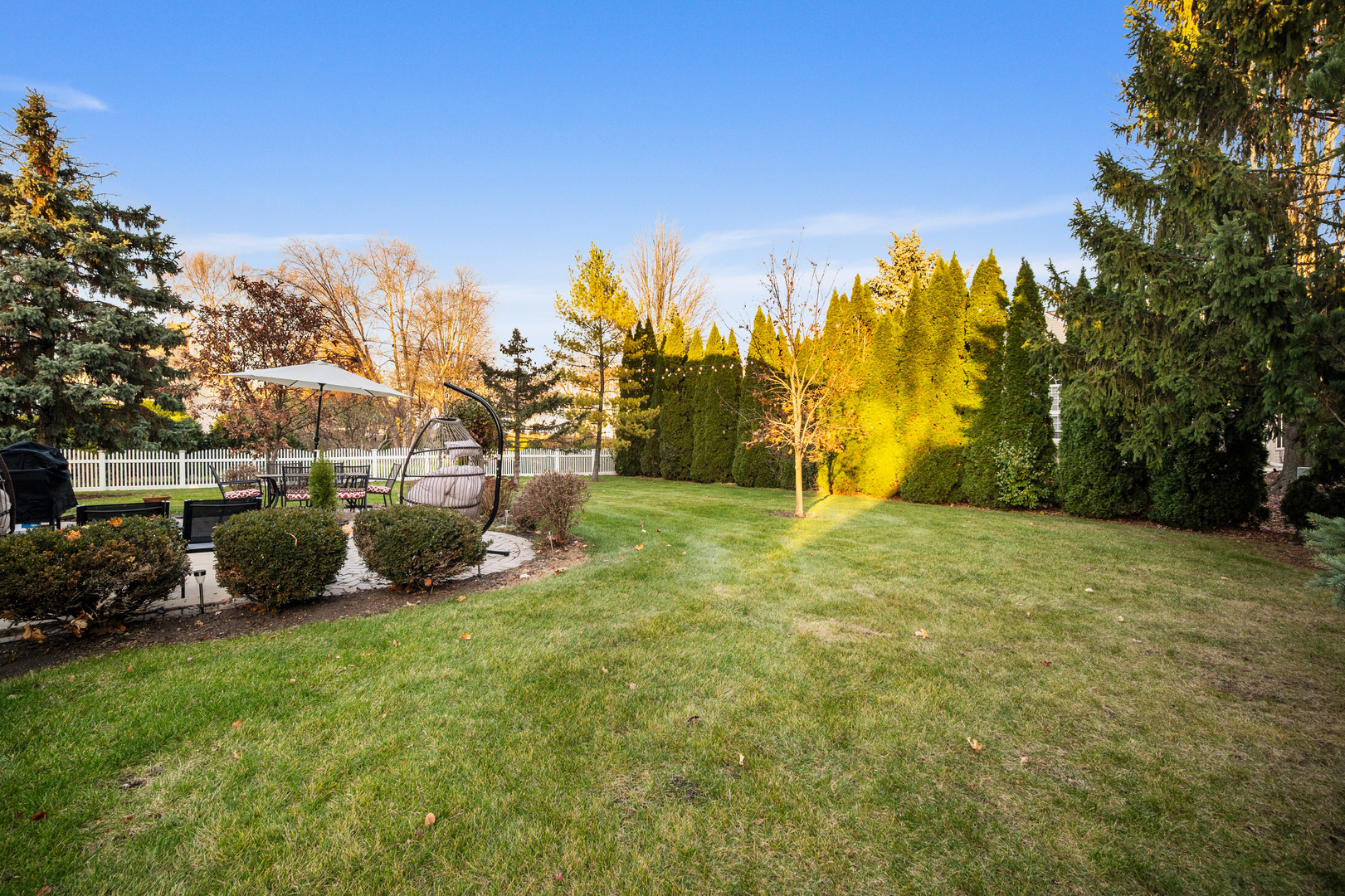 142 N Dixon Drive, Batavia, IL 60510