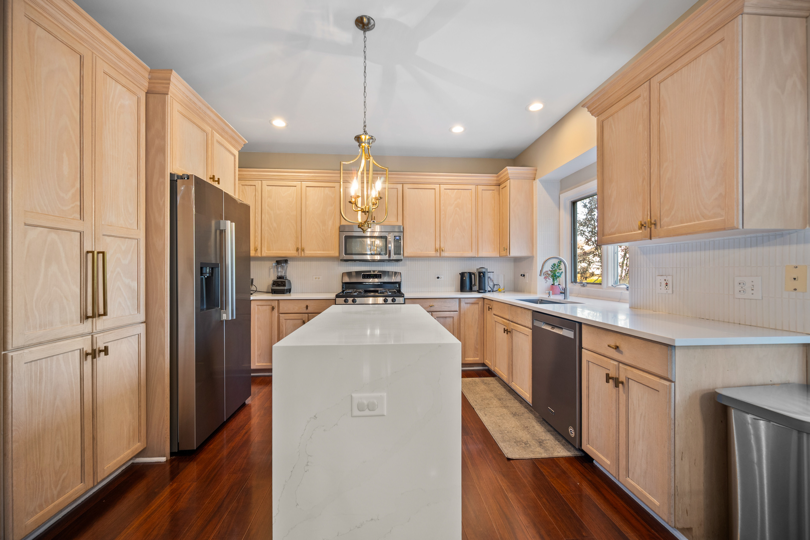 142 N Dixon Drive, Batavia, IL 60510