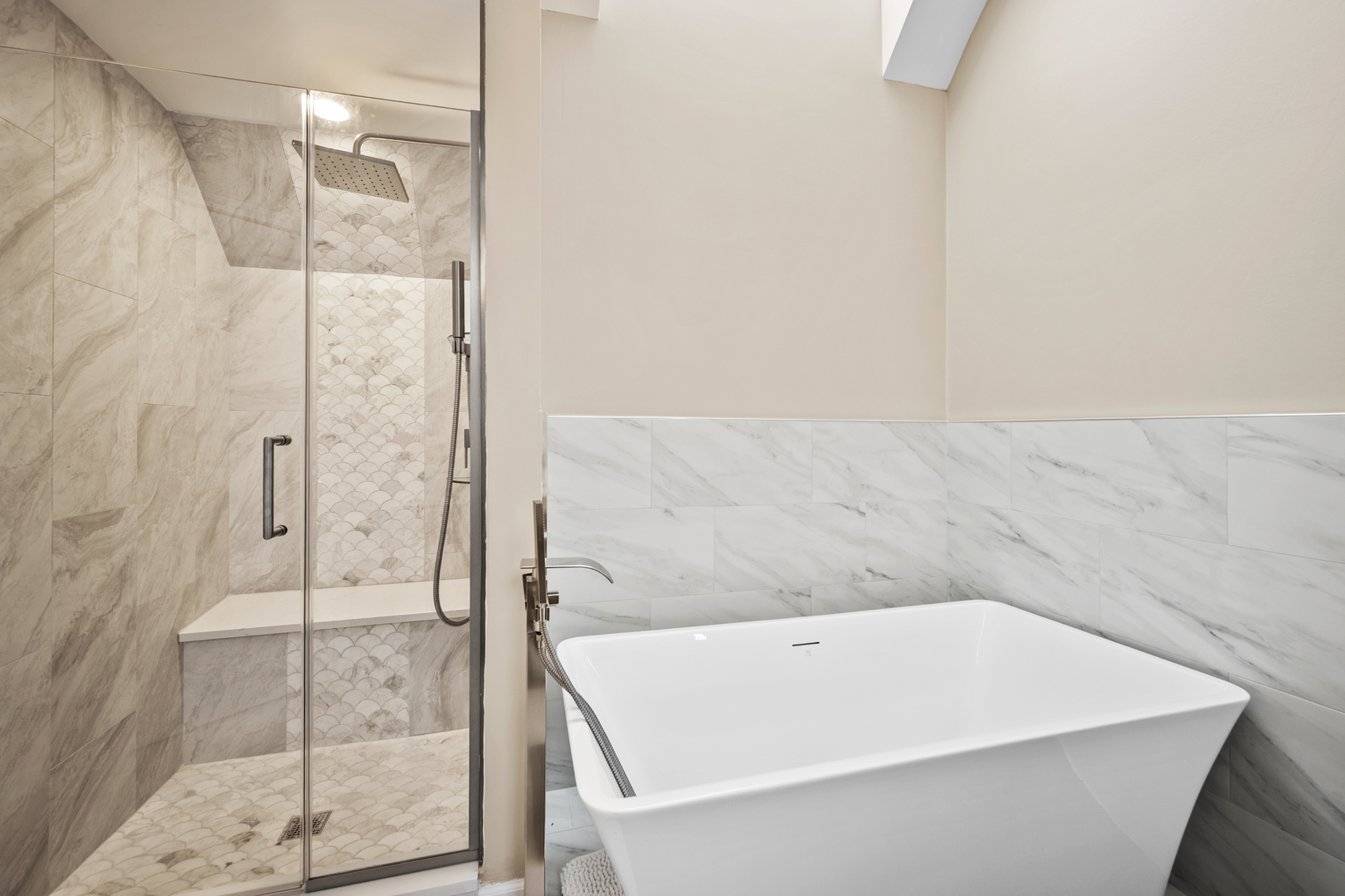 142 N Dixon Drive, Batavia, IL 60510