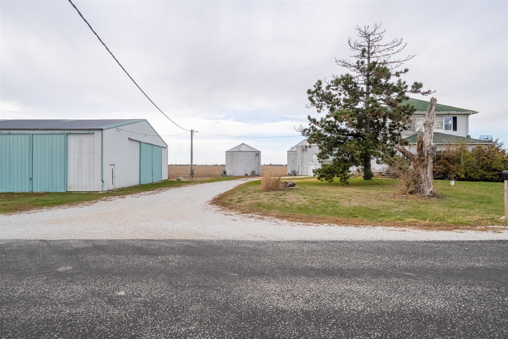 28234 N 1600 East Road, Gridley, IL 61744