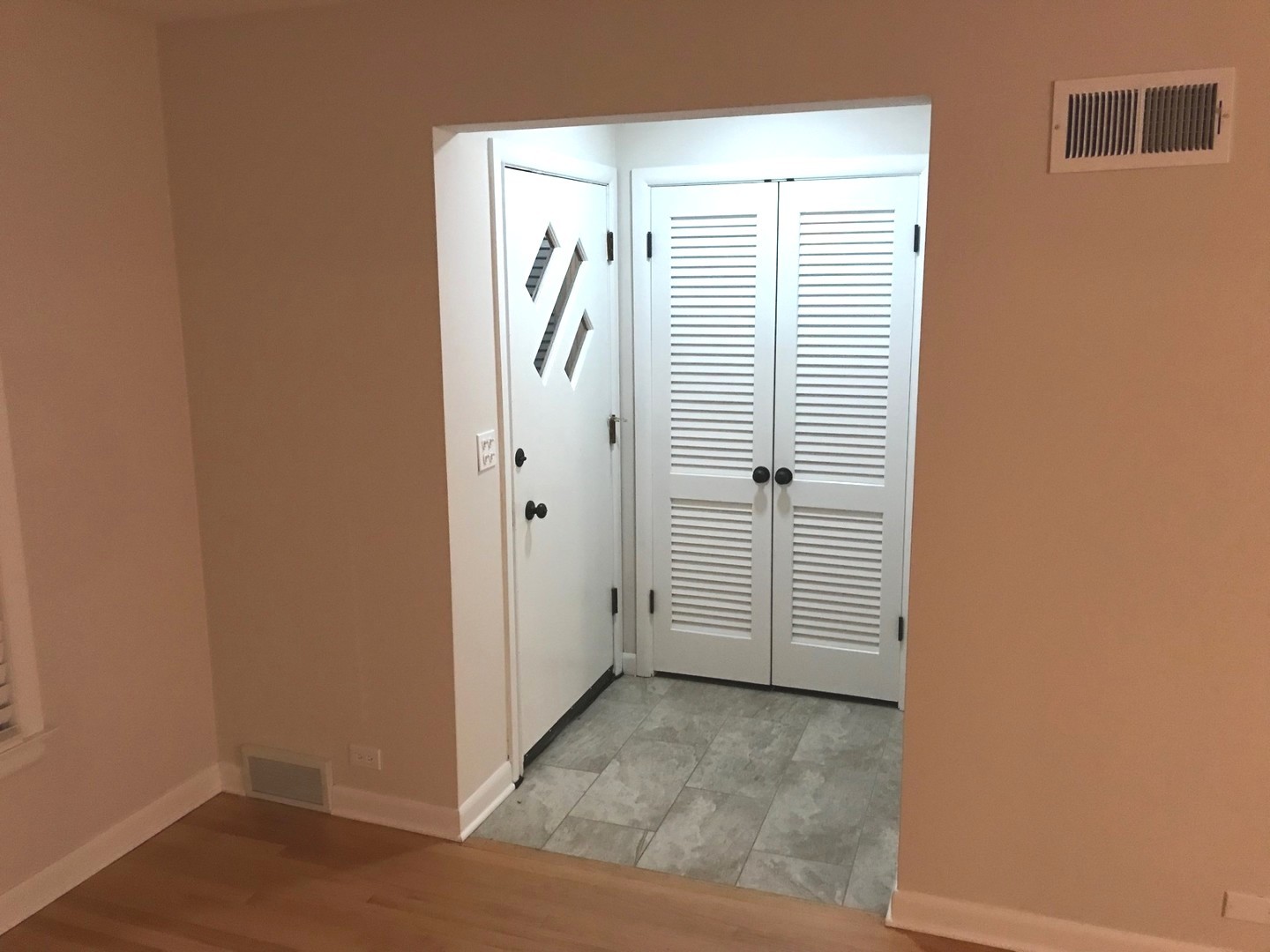 819 Tomawadee Drive, Park Ridge, IL 60068