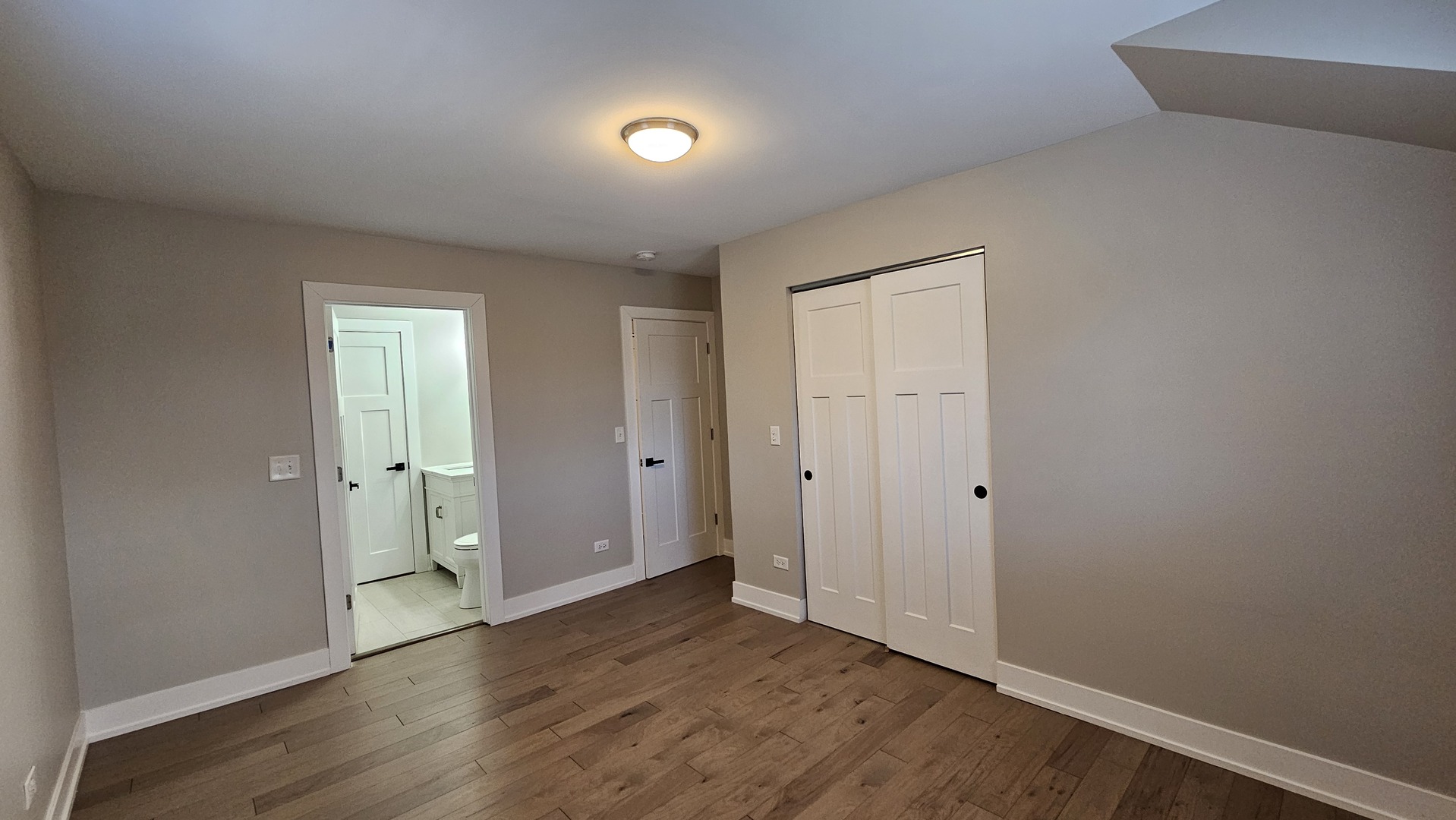 4023 1/2 N Grant Street, Westmont, IL 60559