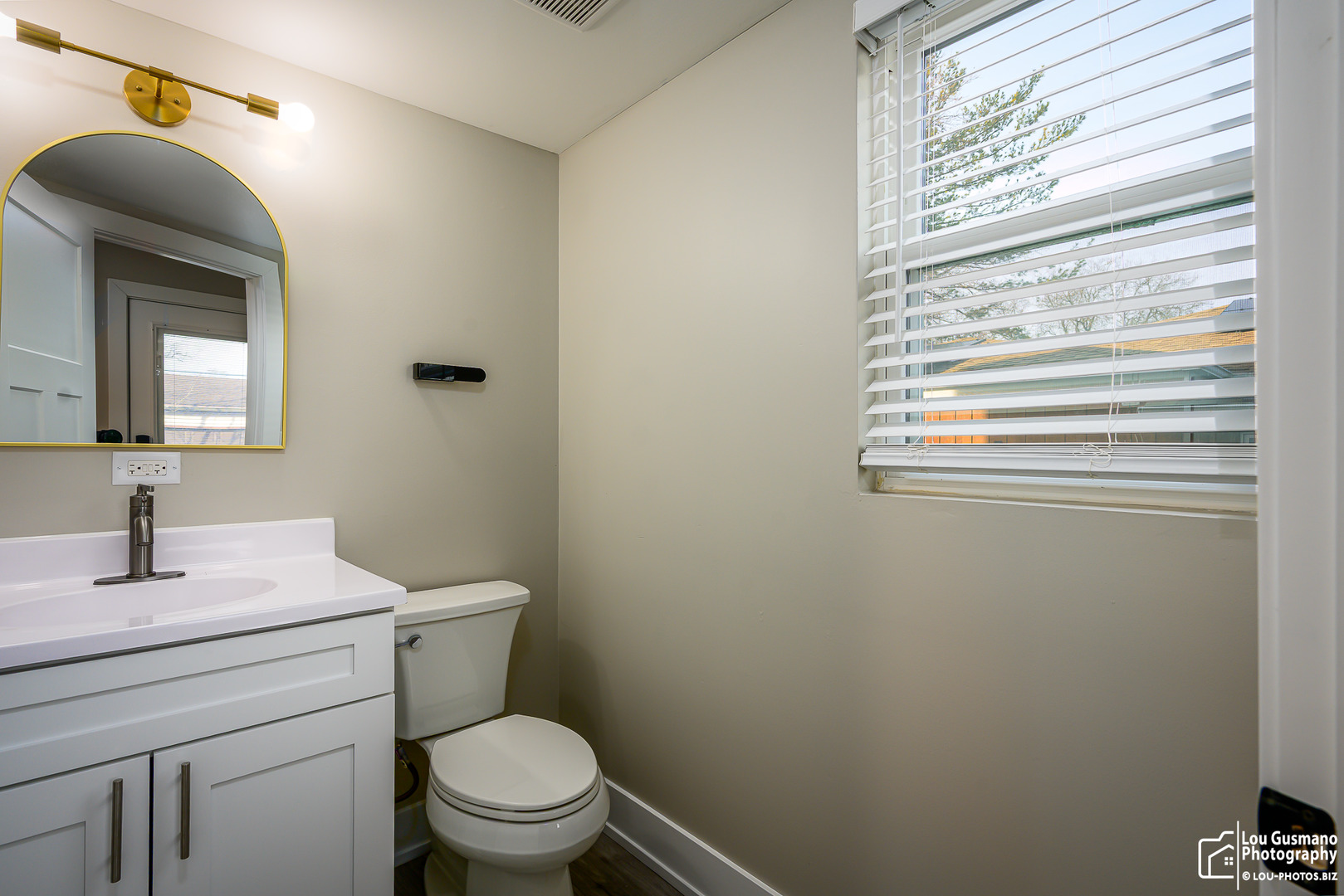 4023 1/2 N Grant Street, Westmont, IL 60559