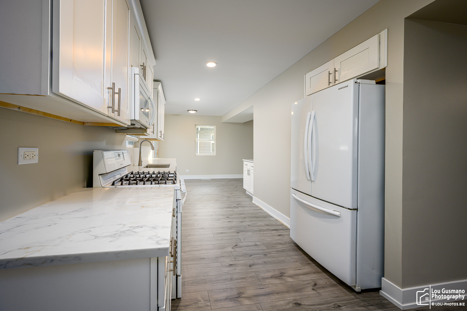 4023 1/2 N Grant Street, Westmont, IL 60559