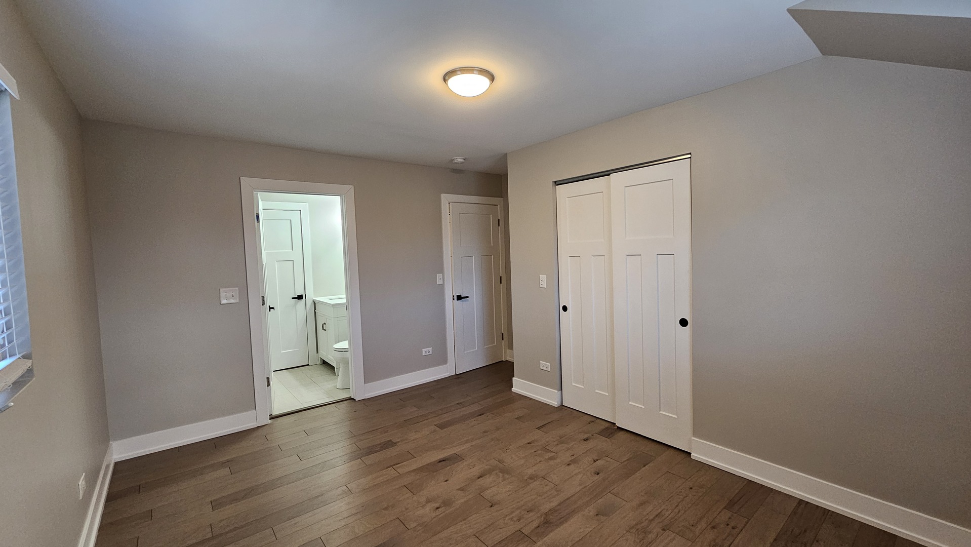 4023 1/2 N Grant Street, Westmont, IL 60559