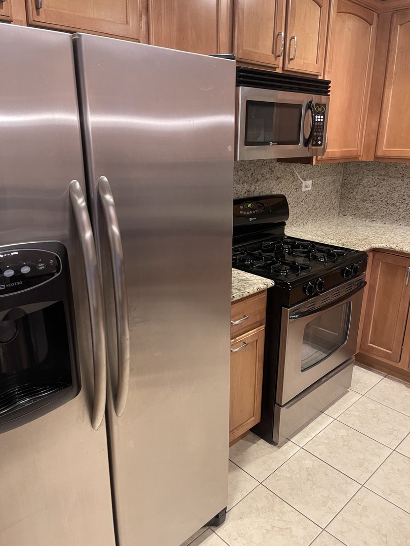 1210 N Foxdale Drive #109, Addison, IL 60101