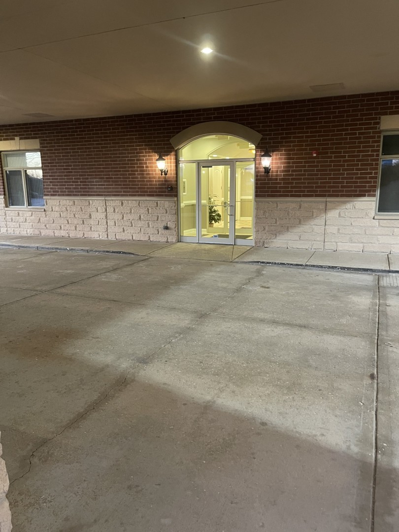 1210 N Foxdale Drive #109, Addison, IL 60101