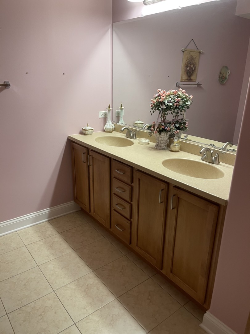 1210 N Foxdale Drive #109, Addison, IL 60101