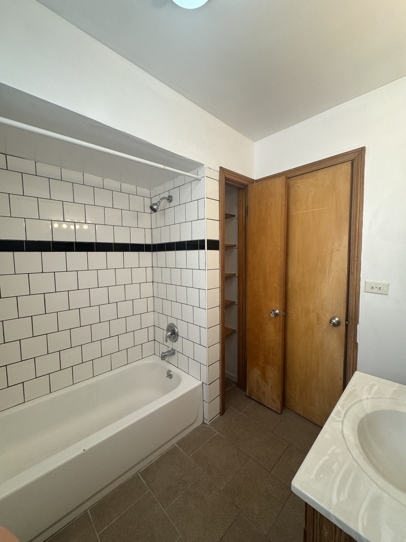 5452 N Central Avenue #1, Chicago, IL 60630