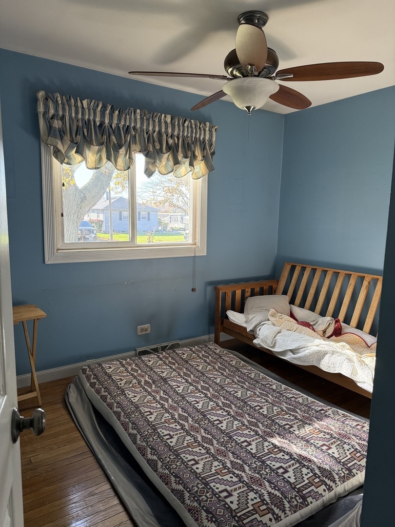 655 W Comstock Avenue, Elmhurst, IL 60126