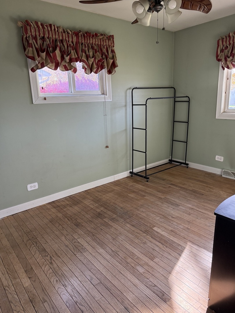 655 W Comstock Avenue, Elmhurst, IL 60126