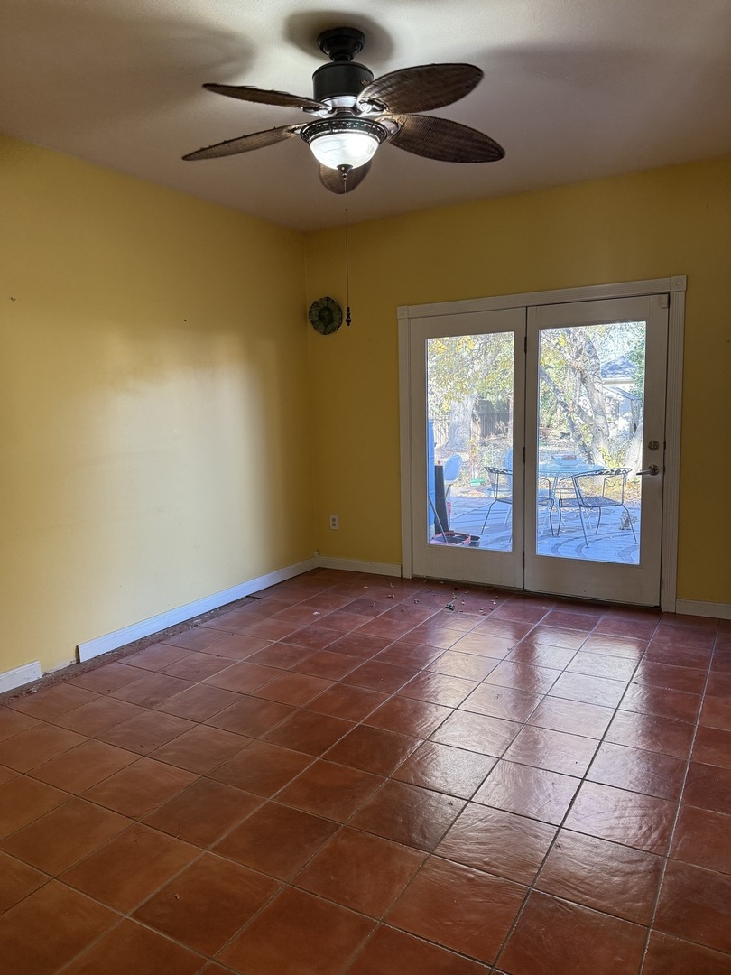 655 W Comstock Avenue, Elmhurst, IL 60126