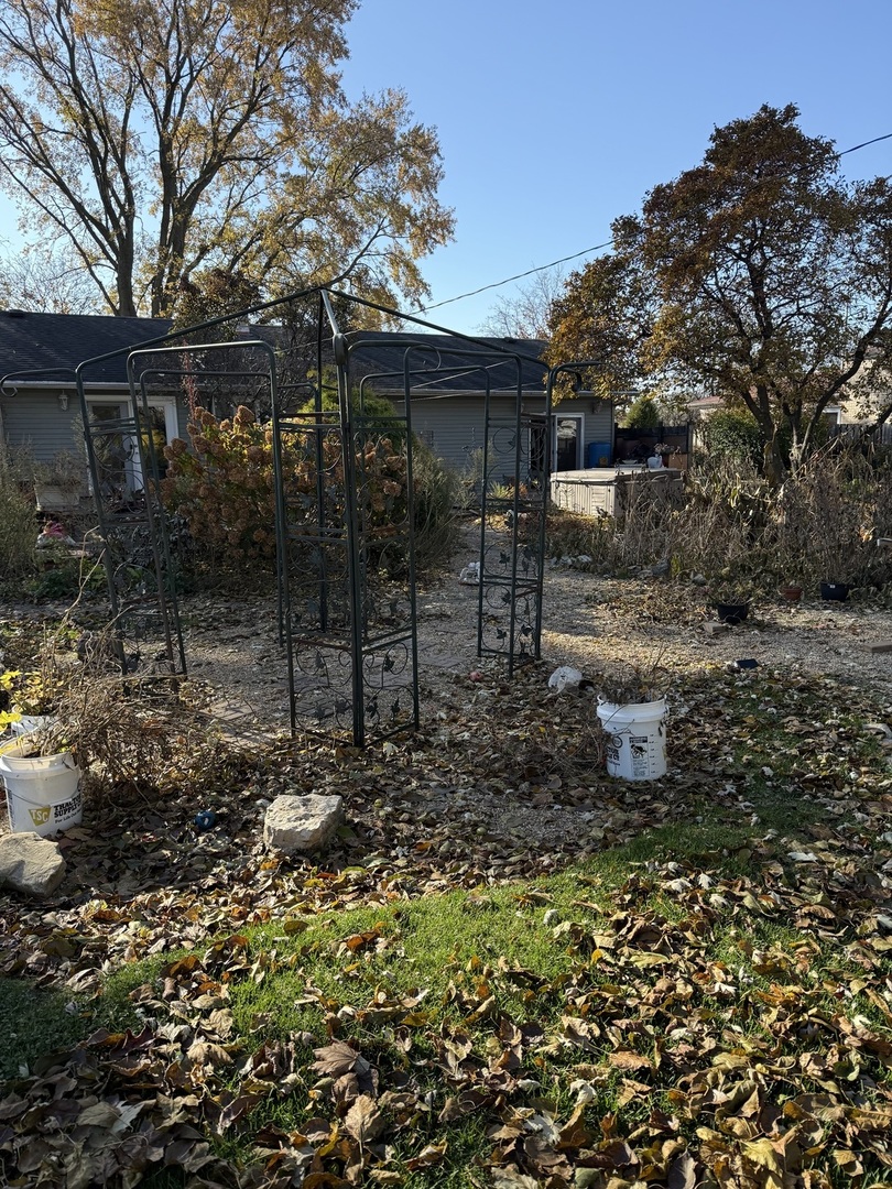 655 W Comstock Avenue, Elmhurst, IL 60126