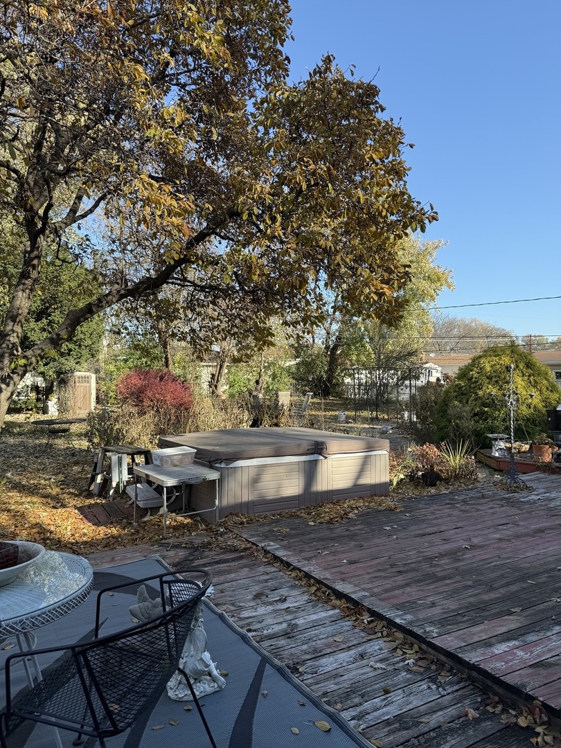 655 W Comstock Avenue, Elmhurst, IL 60126