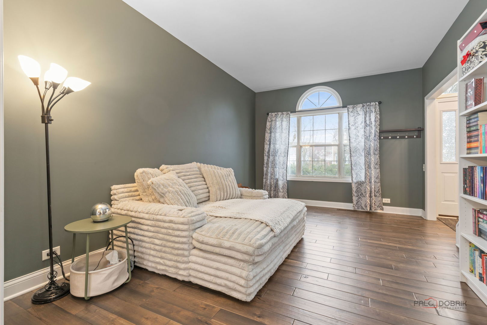 943 Chesapeake Boulevard, Grayslake, IL 60030