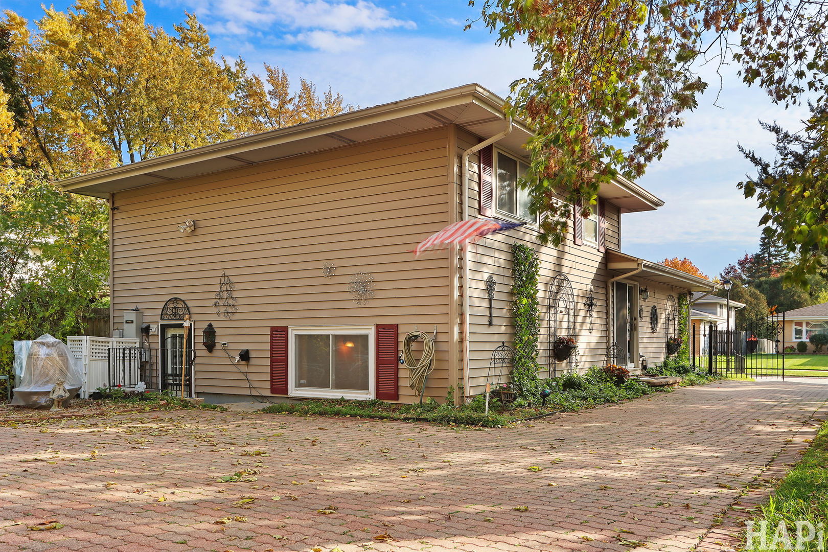 2176 N Westmoreland Drive, Palatine, IL 60074