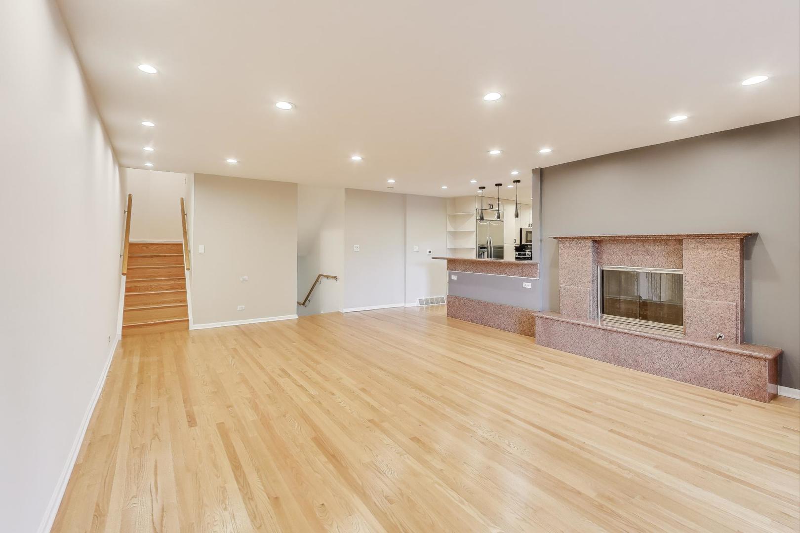 300 Boardwalk Place, Park Ridge, IL 60068