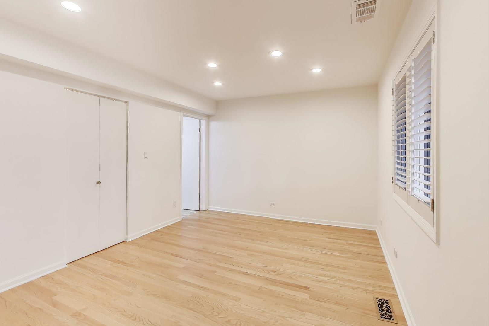 300 Boardwalk Place, Park Ridge, IL 60068