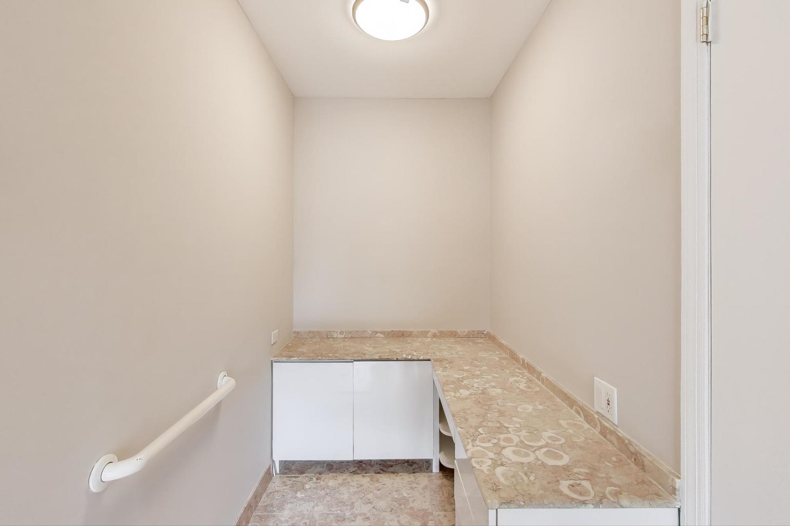 300 Boardwalk Place, Park Ridge, IL 60068