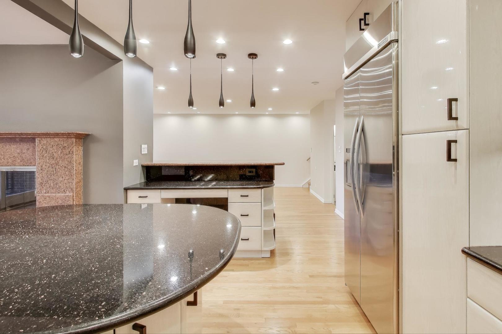 300 Boardwalk Place, Park Ridge, IL 60068