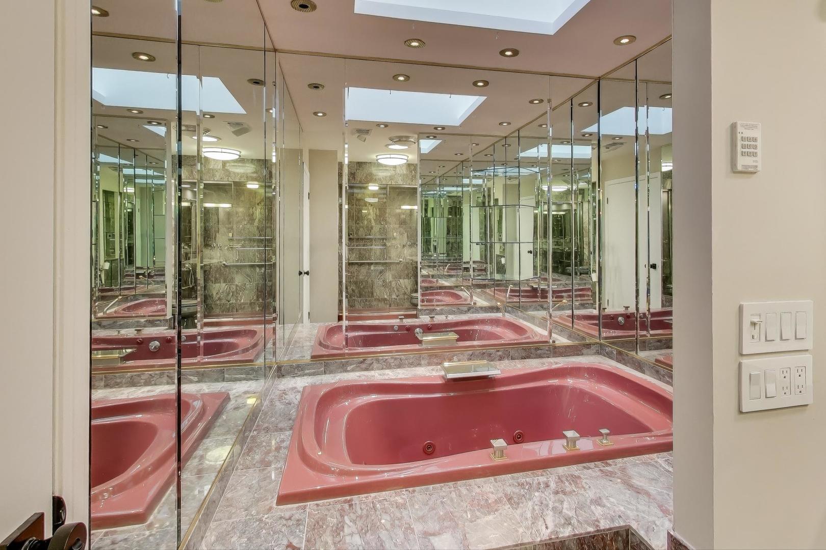 300 Boardwalk Place, Park Ridge, IL 60068