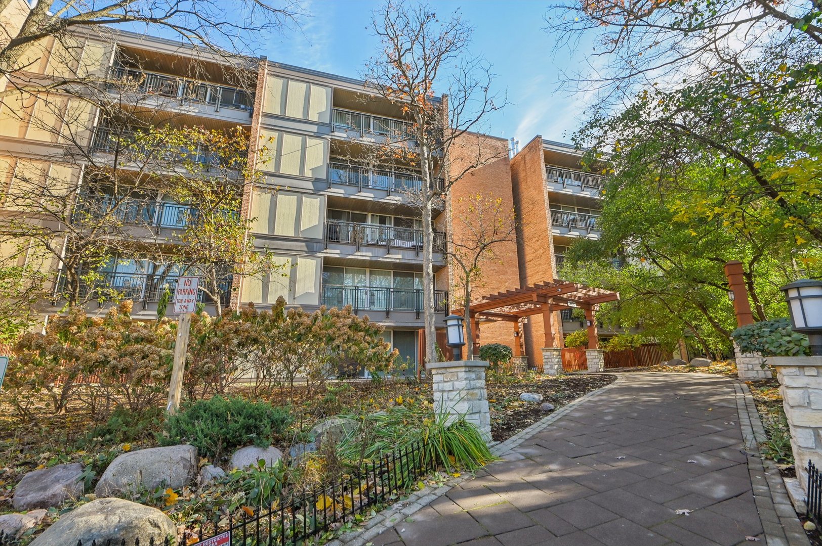 5900 Oakwood Drive #1K, Lisle, IL 60532