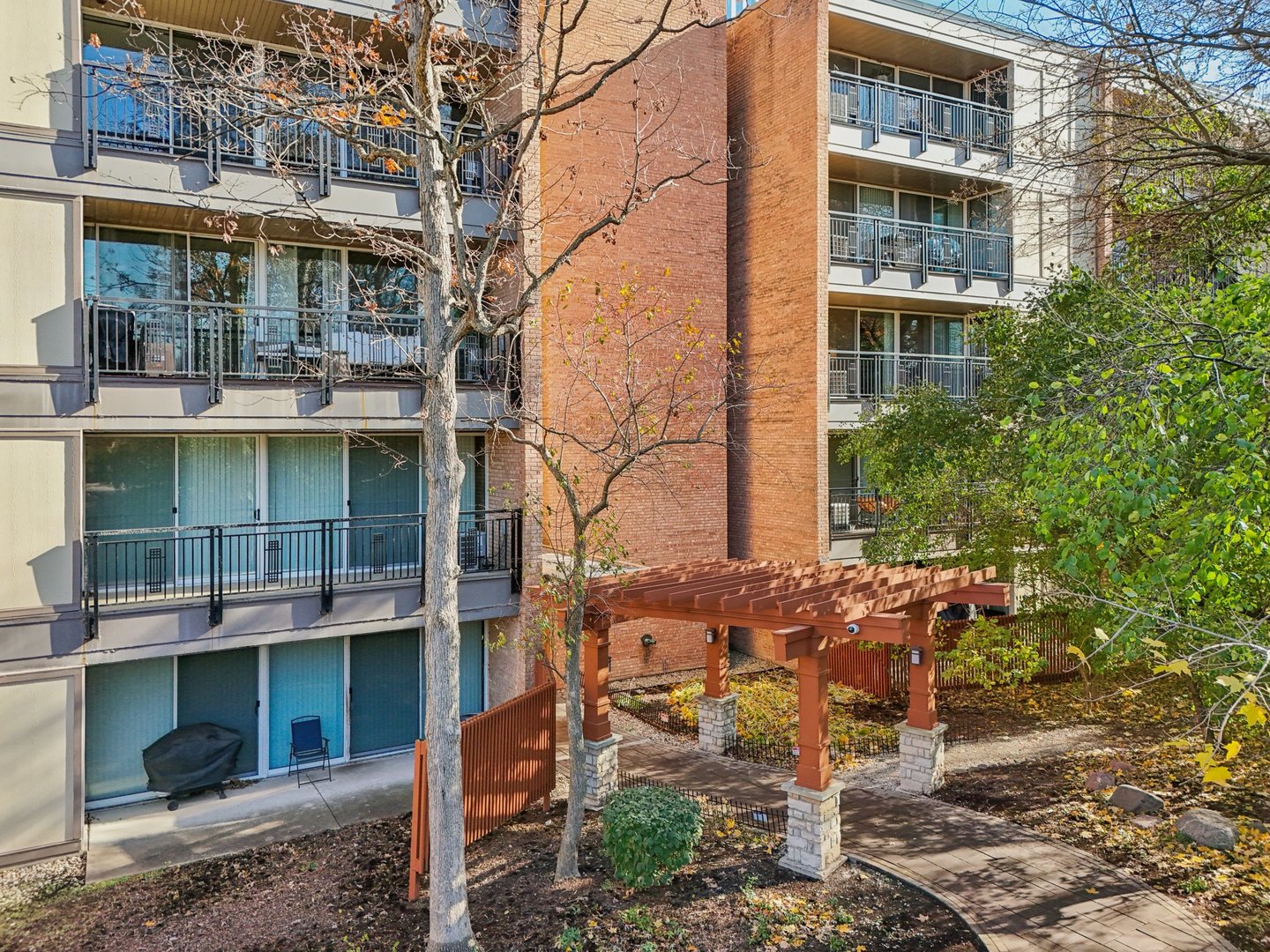 5900 Oakwood Drive #1K, Lisle, IL 60532