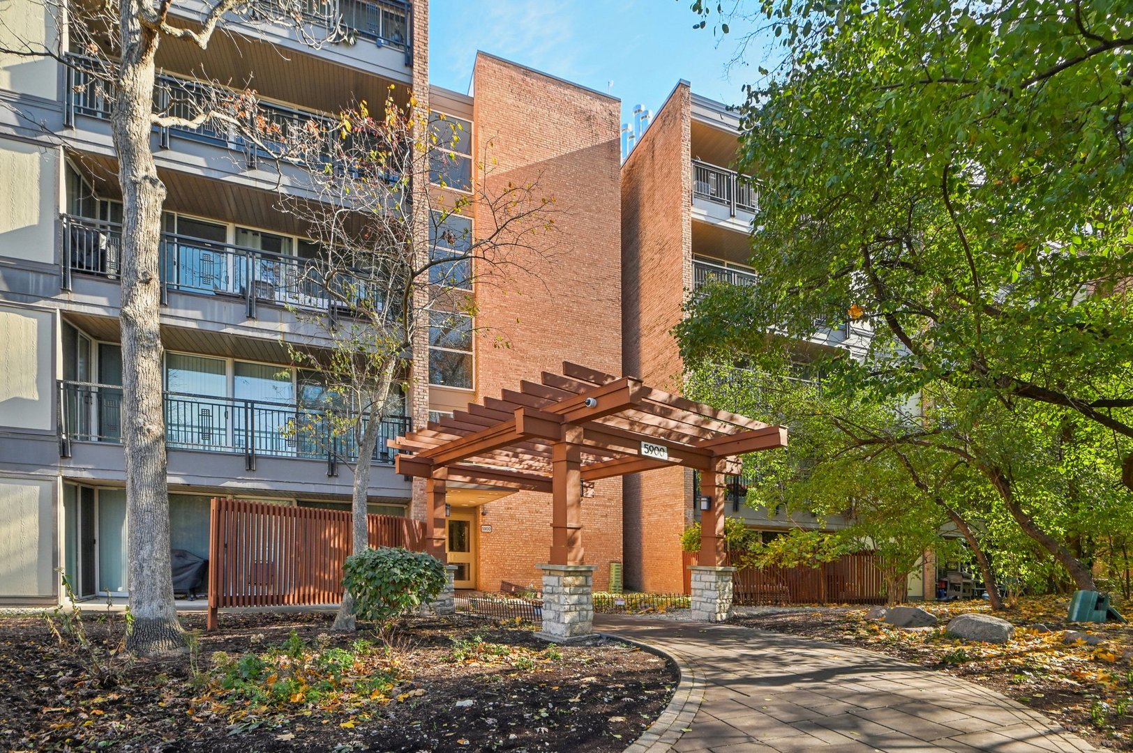 5900 Oakwood Drive #1K, Lisle, IL 60532