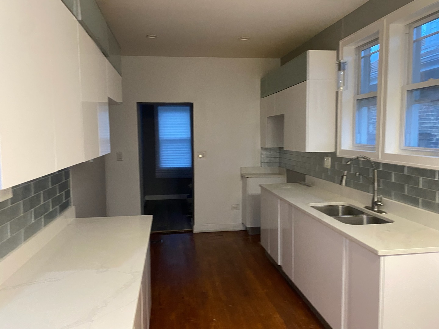 7806 S Rhodes Avenue, Chicago, IL 60619